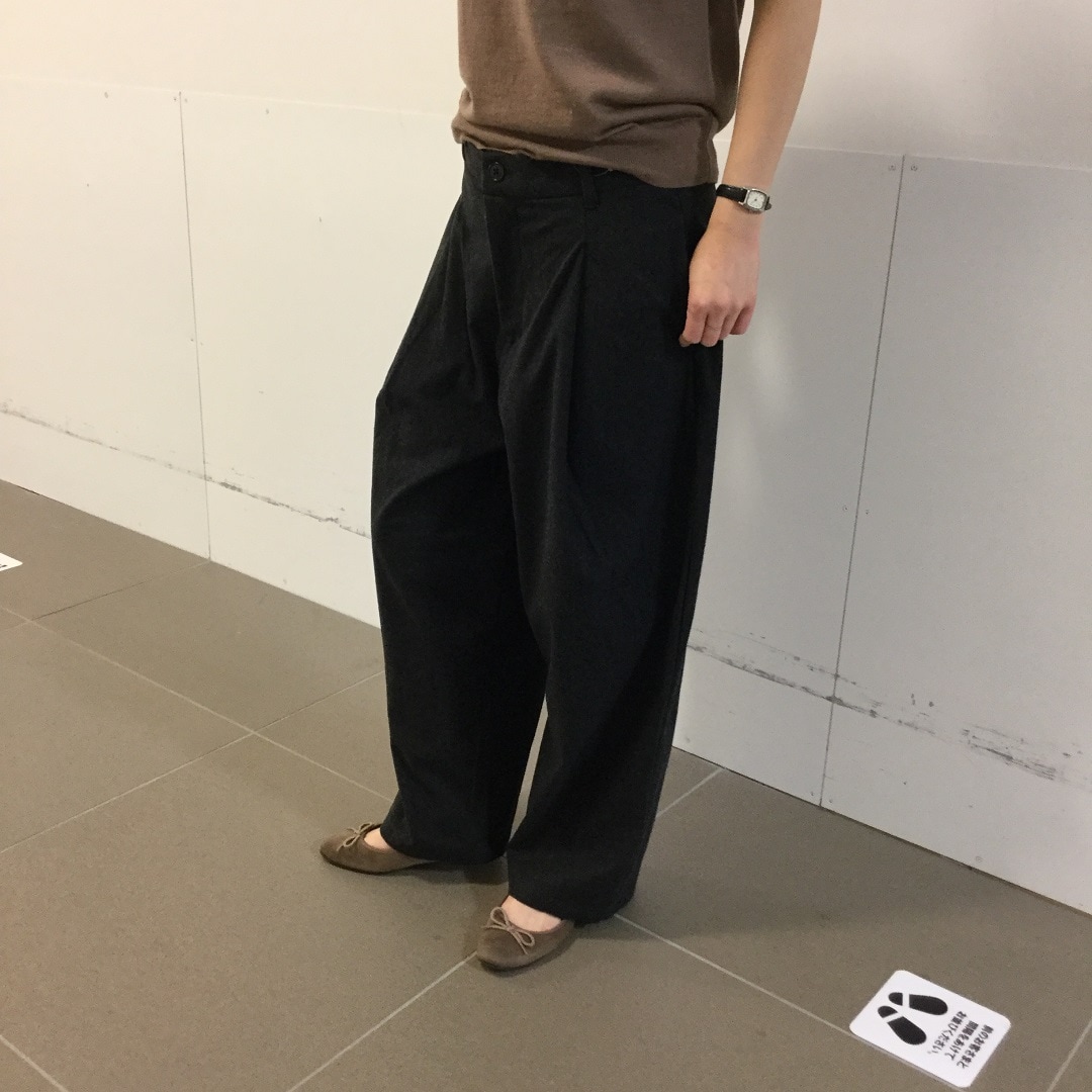 タックワイドパンツ