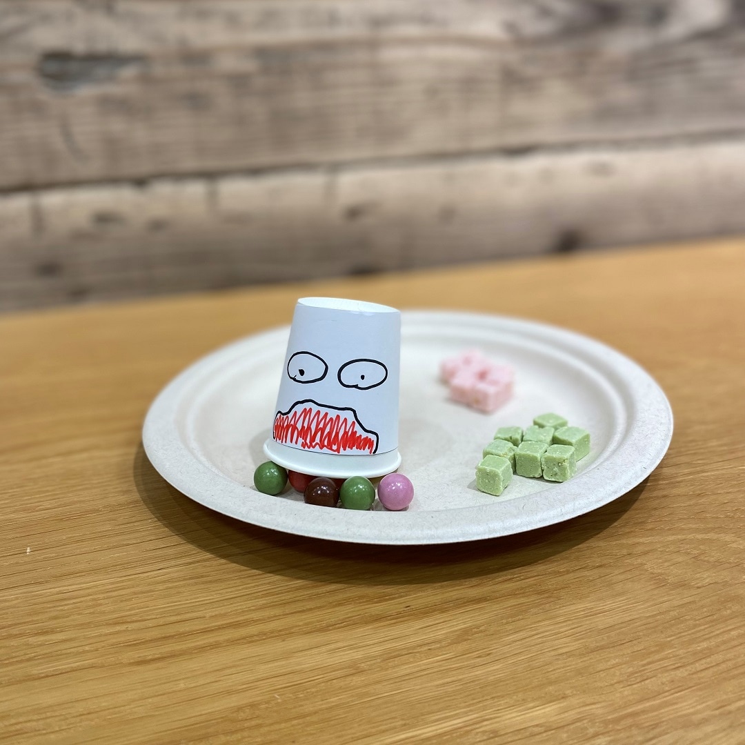 カラフルチョコ食べる