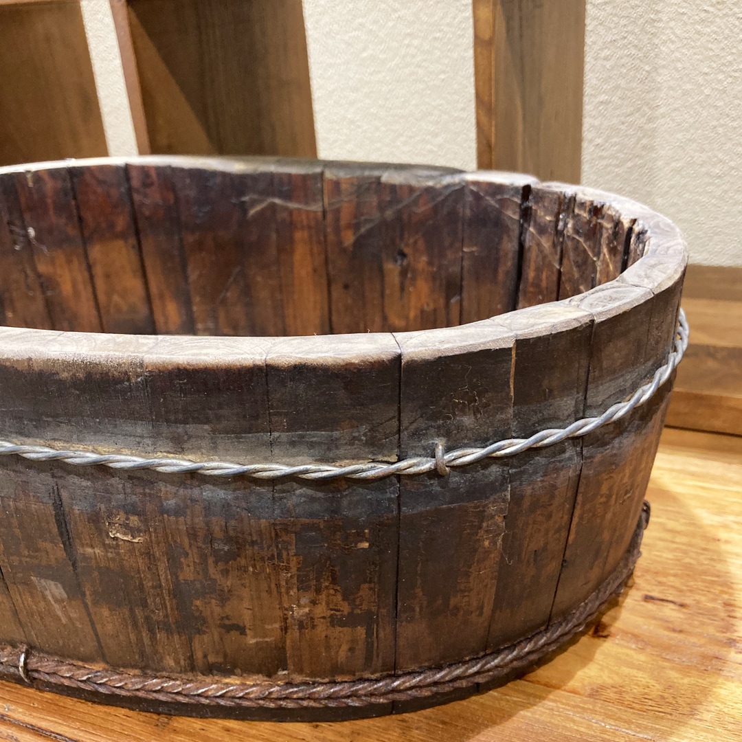 【マルエイガレリア】リペアされた古家具の販売をスタートします
