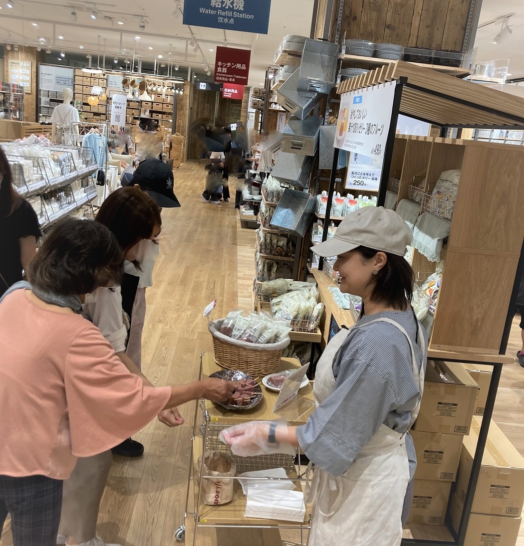 試食販売の様子1