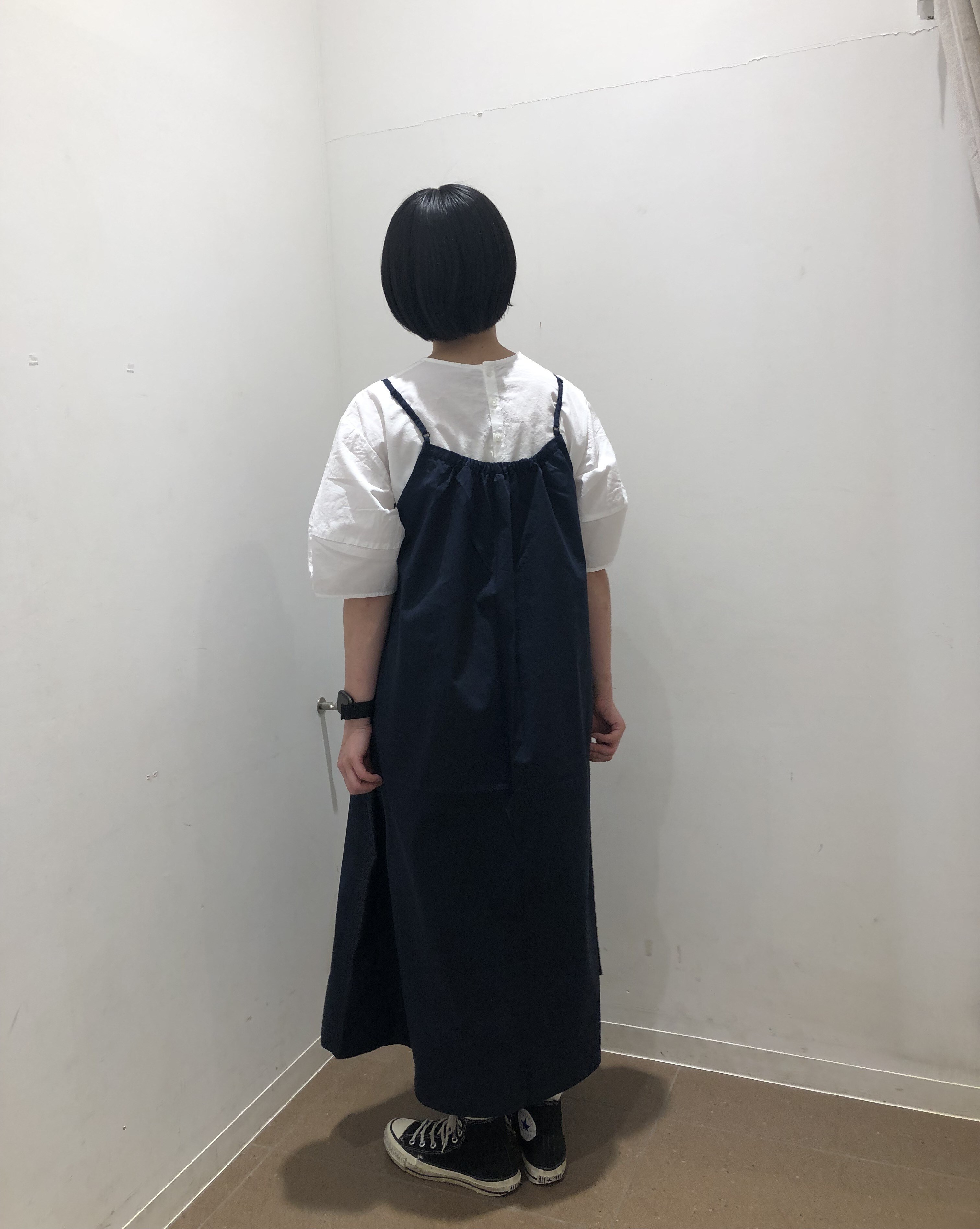 後姿も可愛いワンピースです