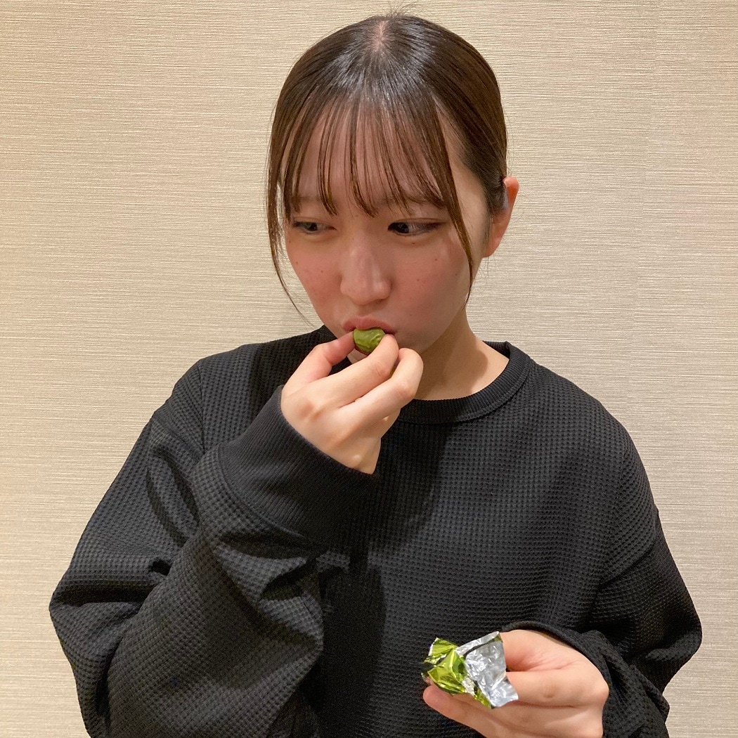 女性スタッフ　チョコ