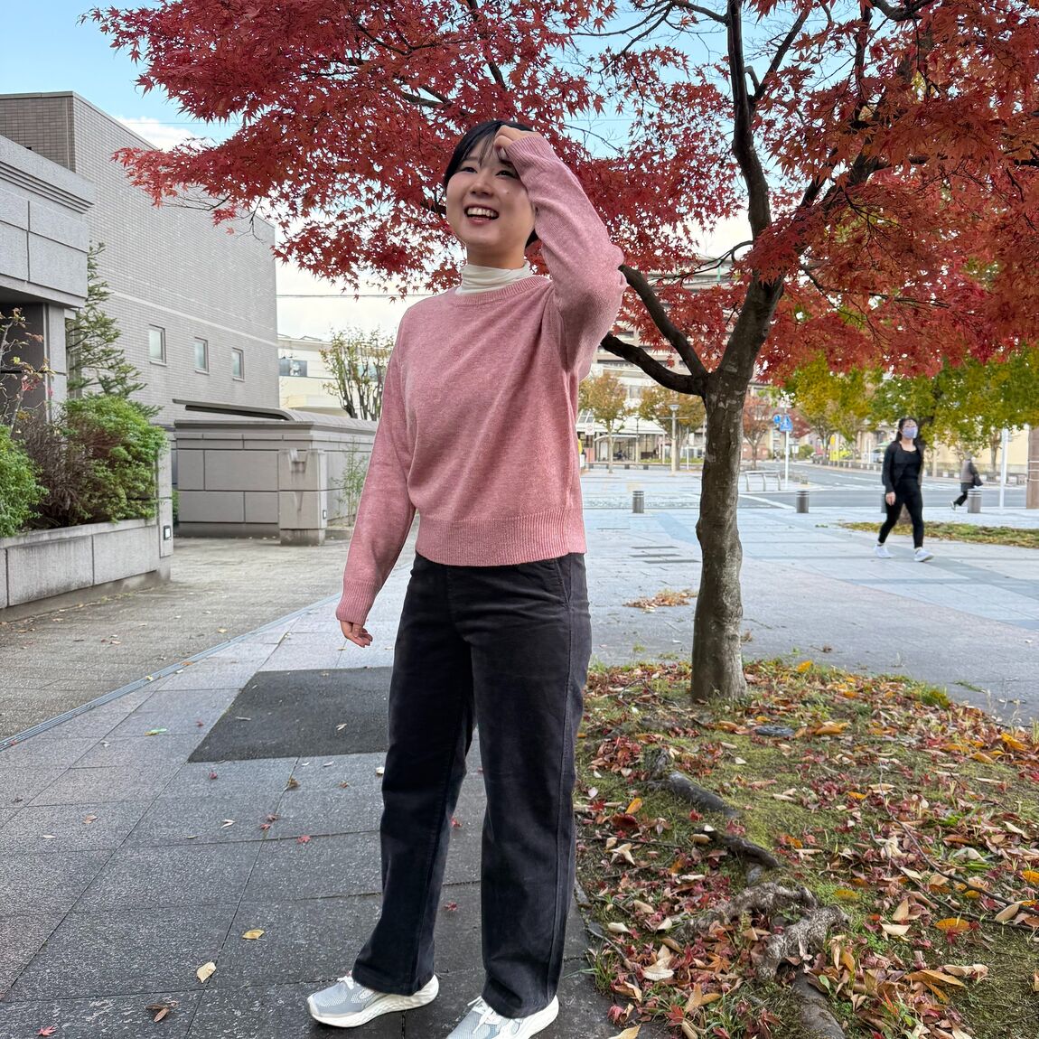 婦人ウールミドルゲージクルーネックセーター