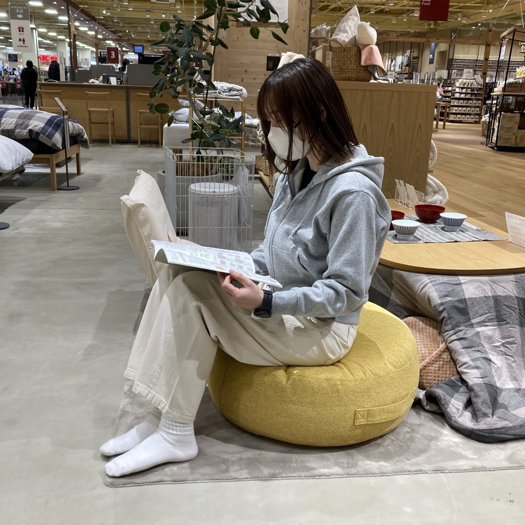 座っている画像