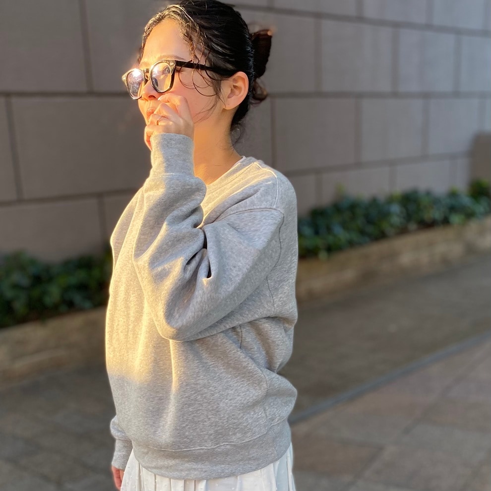 モデル　上半身横