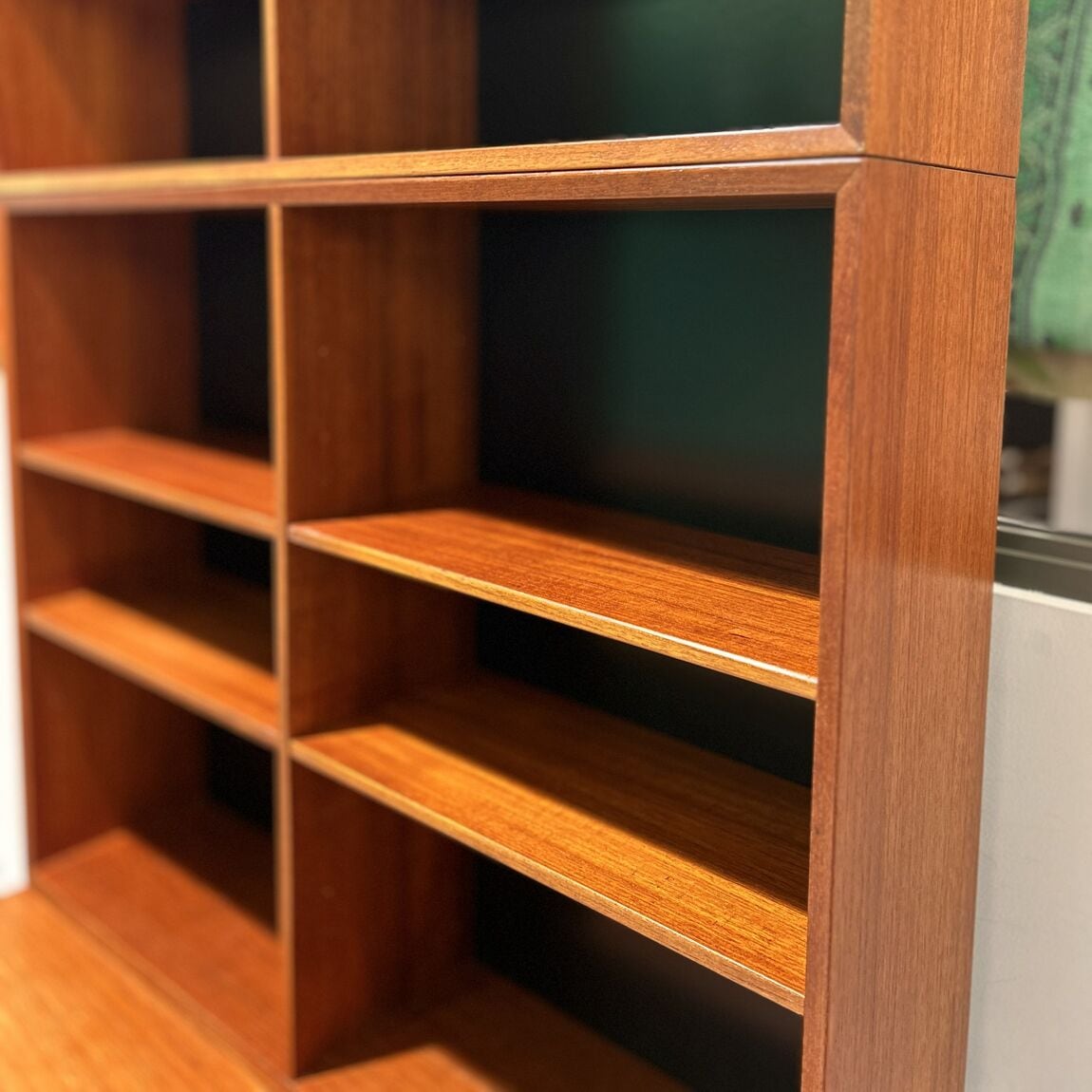VINTAGE BOOKSHELF011