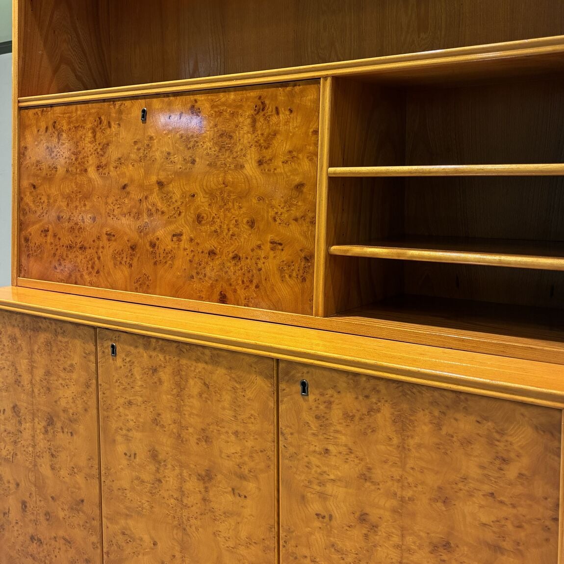 VINTAGE BOOKSHELF02
