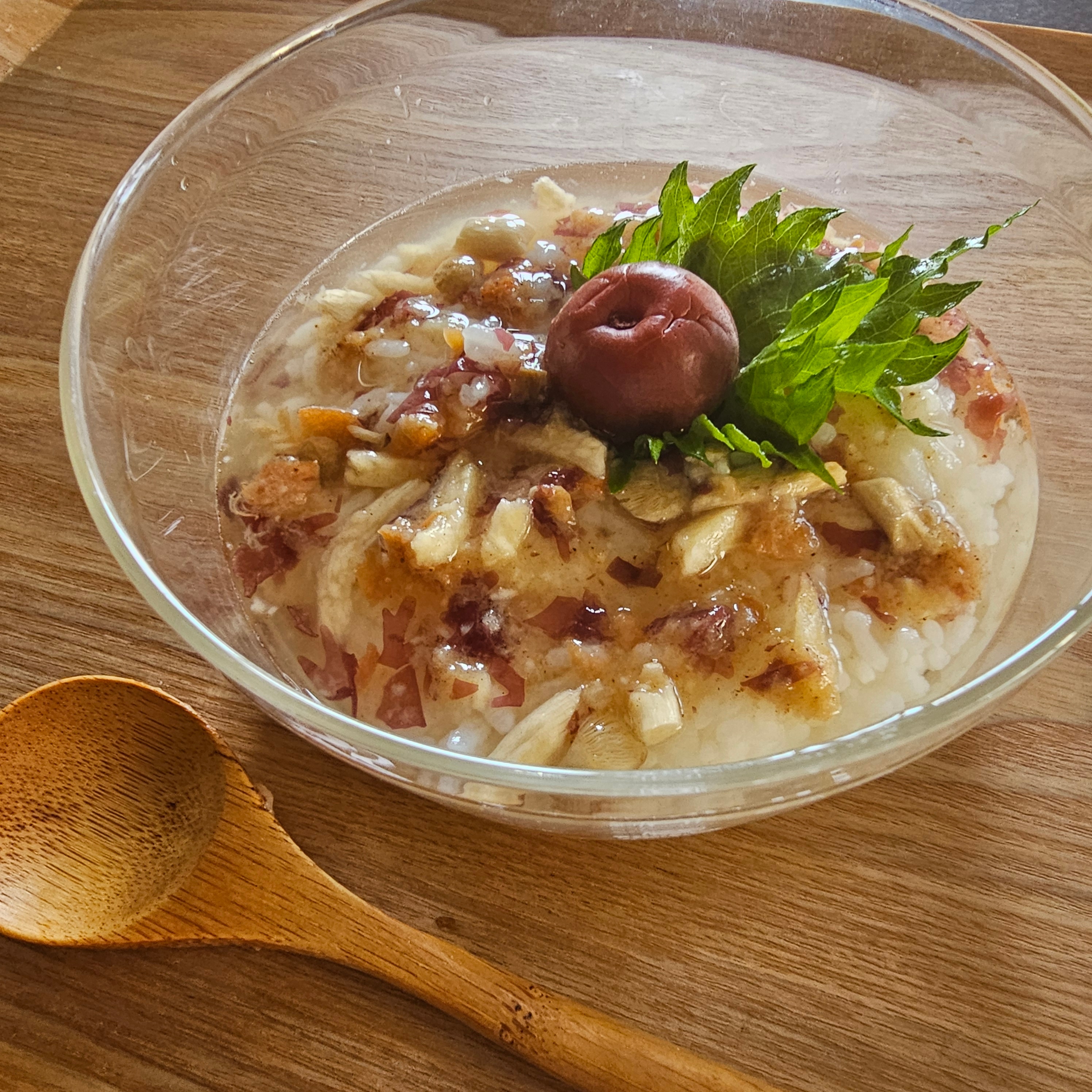 【アミコ東館】暑い日にピッタリ手軽に美味しい冷やし茶漬け_emWgn8