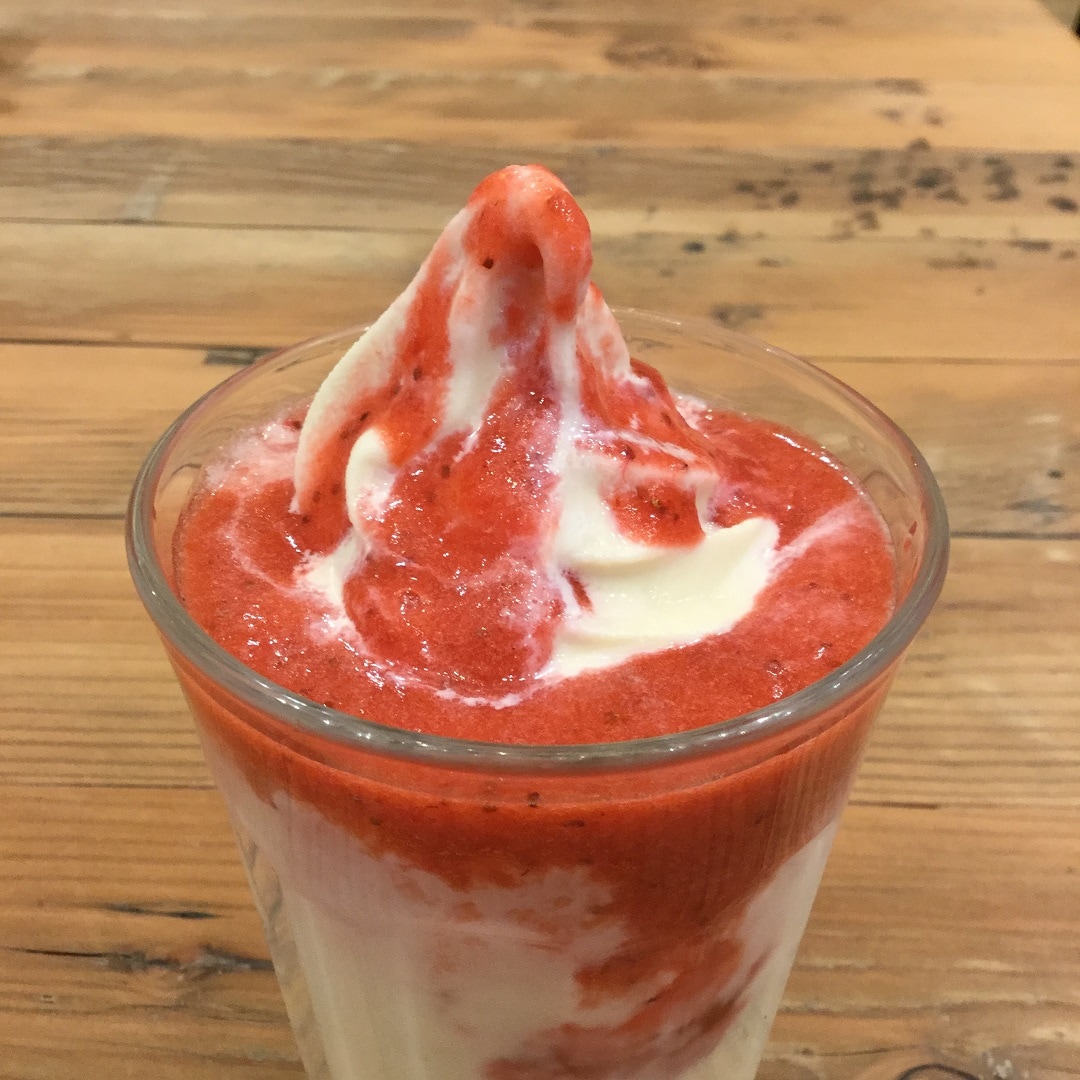 【Café&Meal MUJI日比谷】ホワイトチョコと苺のフロート