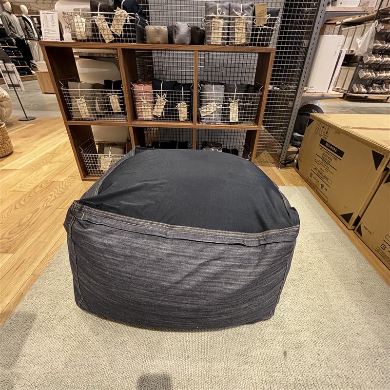 体にフィットするソファ本体