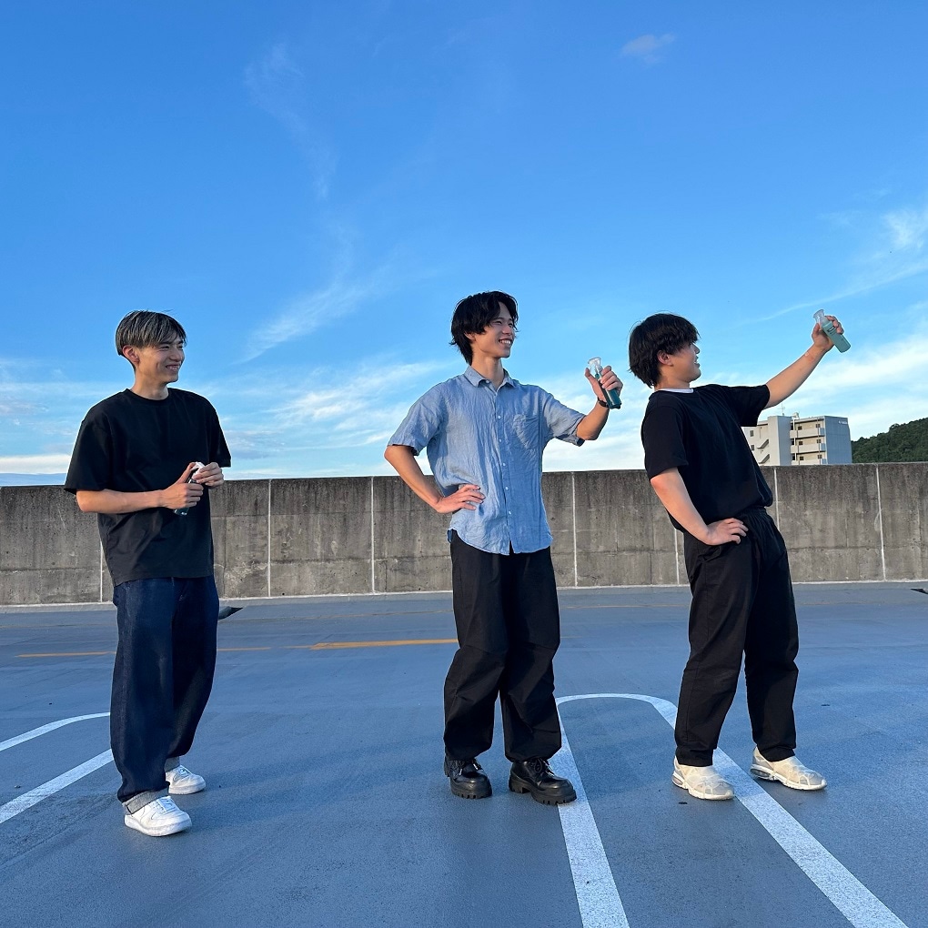 3人