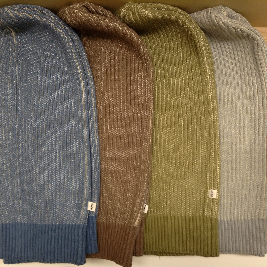 色　３