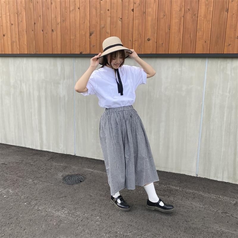 ヘンリーネック半袖シャツ全身