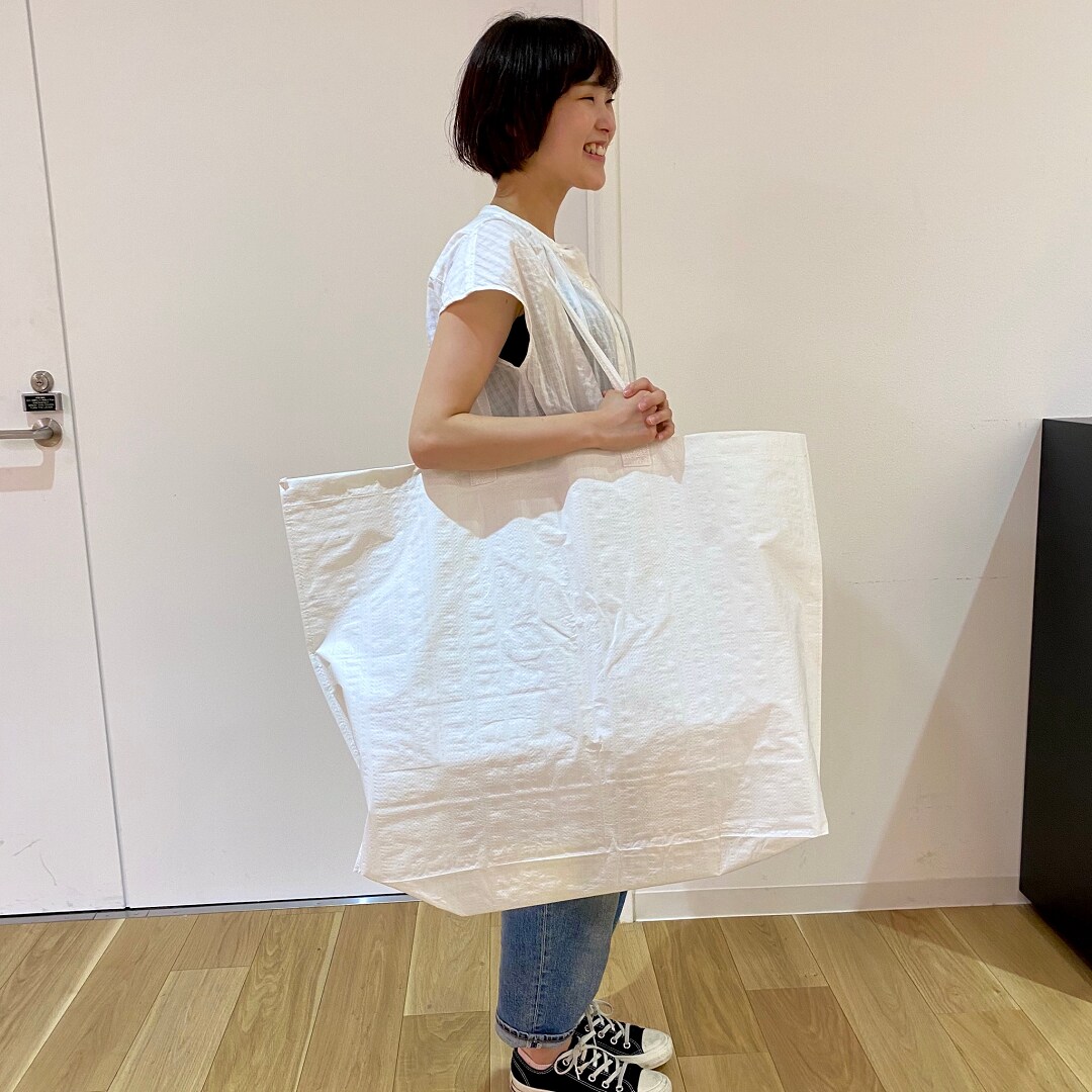 マイバッグ持ったスタッフ