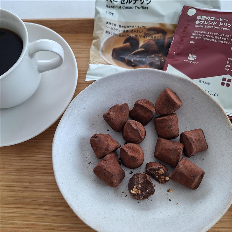カカオトリュフ　ヘーゼルナッツ、季節のコーヒー　冬ブレンド　ドリップ