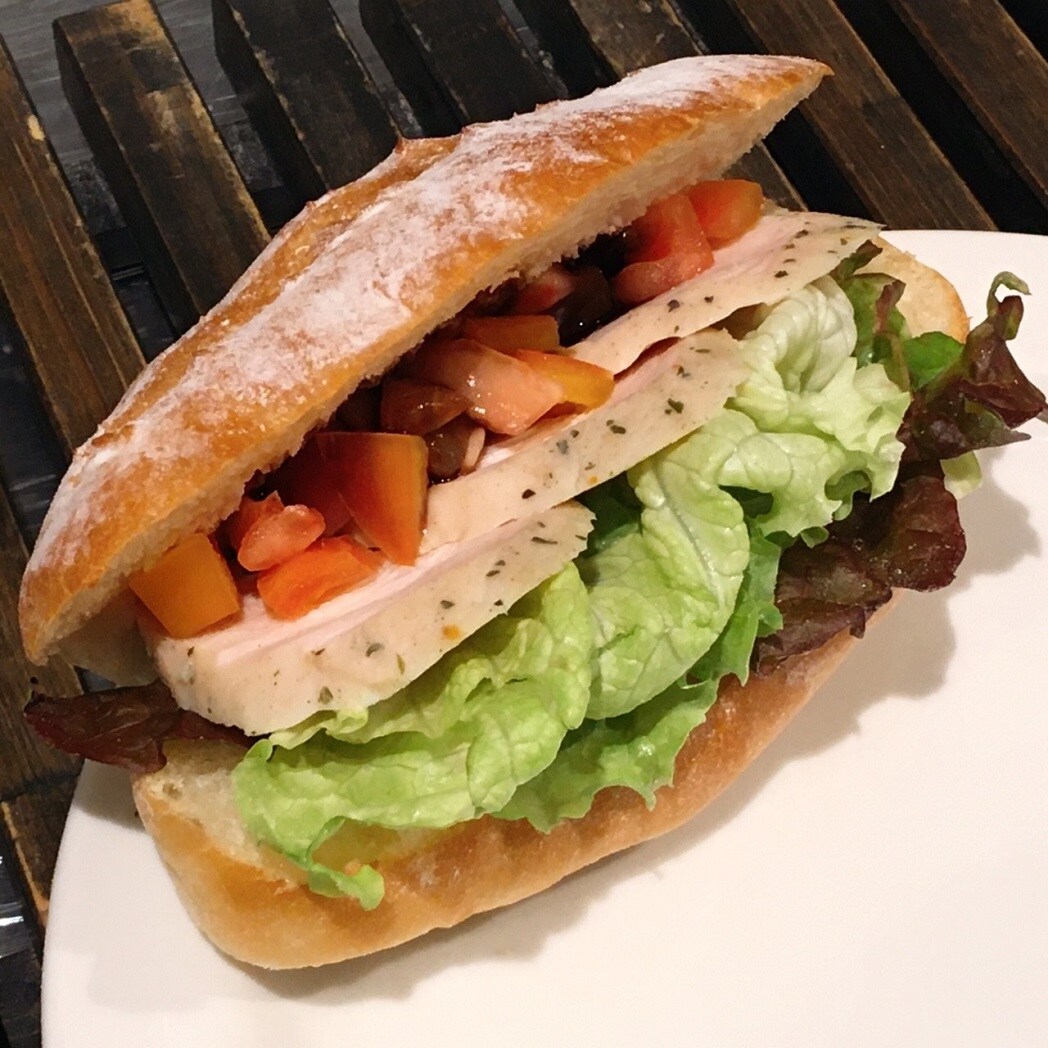 【Cafe'&Meal MUJI グランフロント大阪】ハーブチキンのサンド