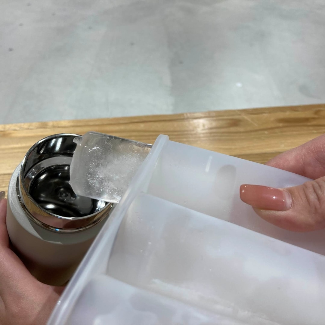 【唐津】夏に大活躍！　『シリコーン　アイスバーも作れる製氷器』_zmY4fq