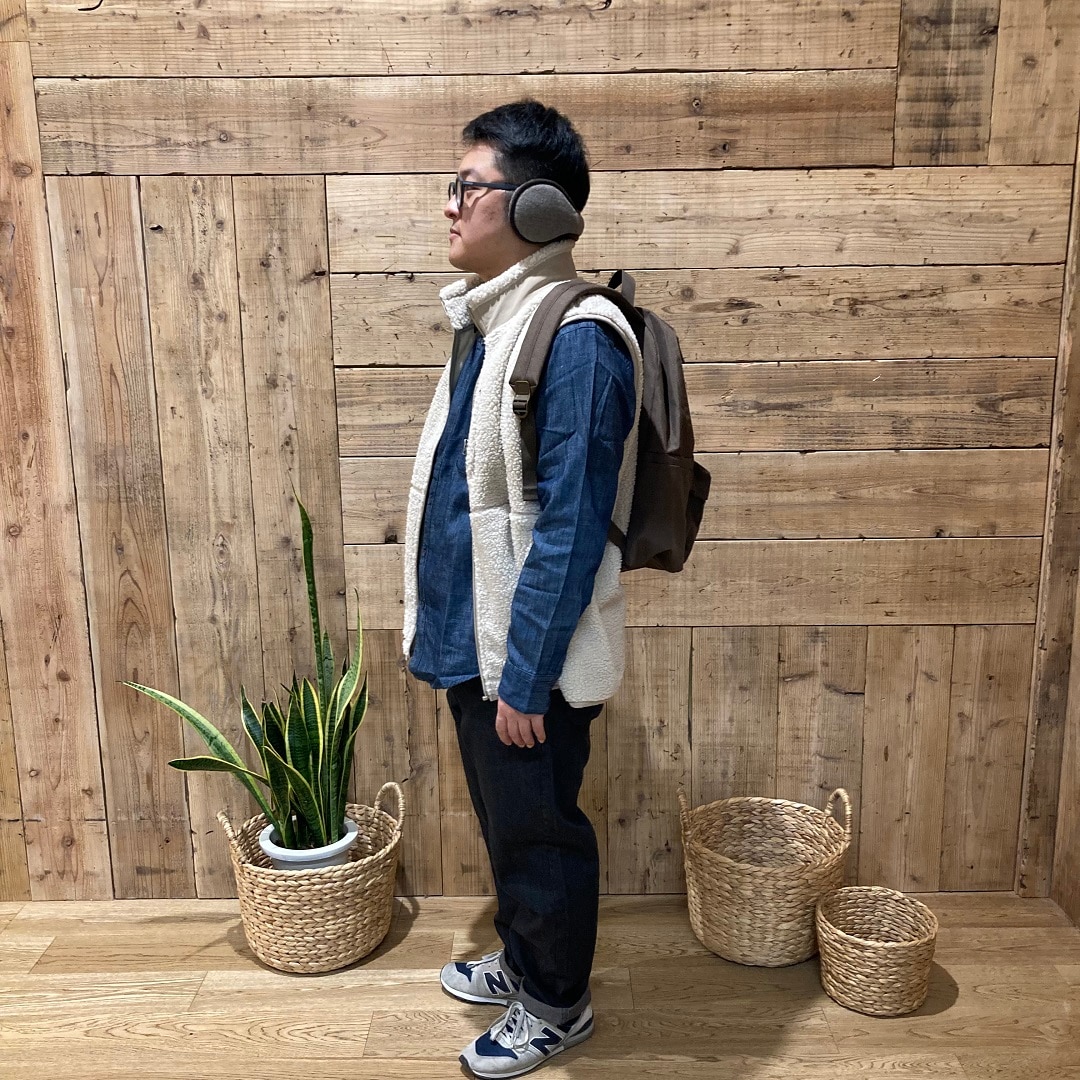 男性スタッフ　横向き