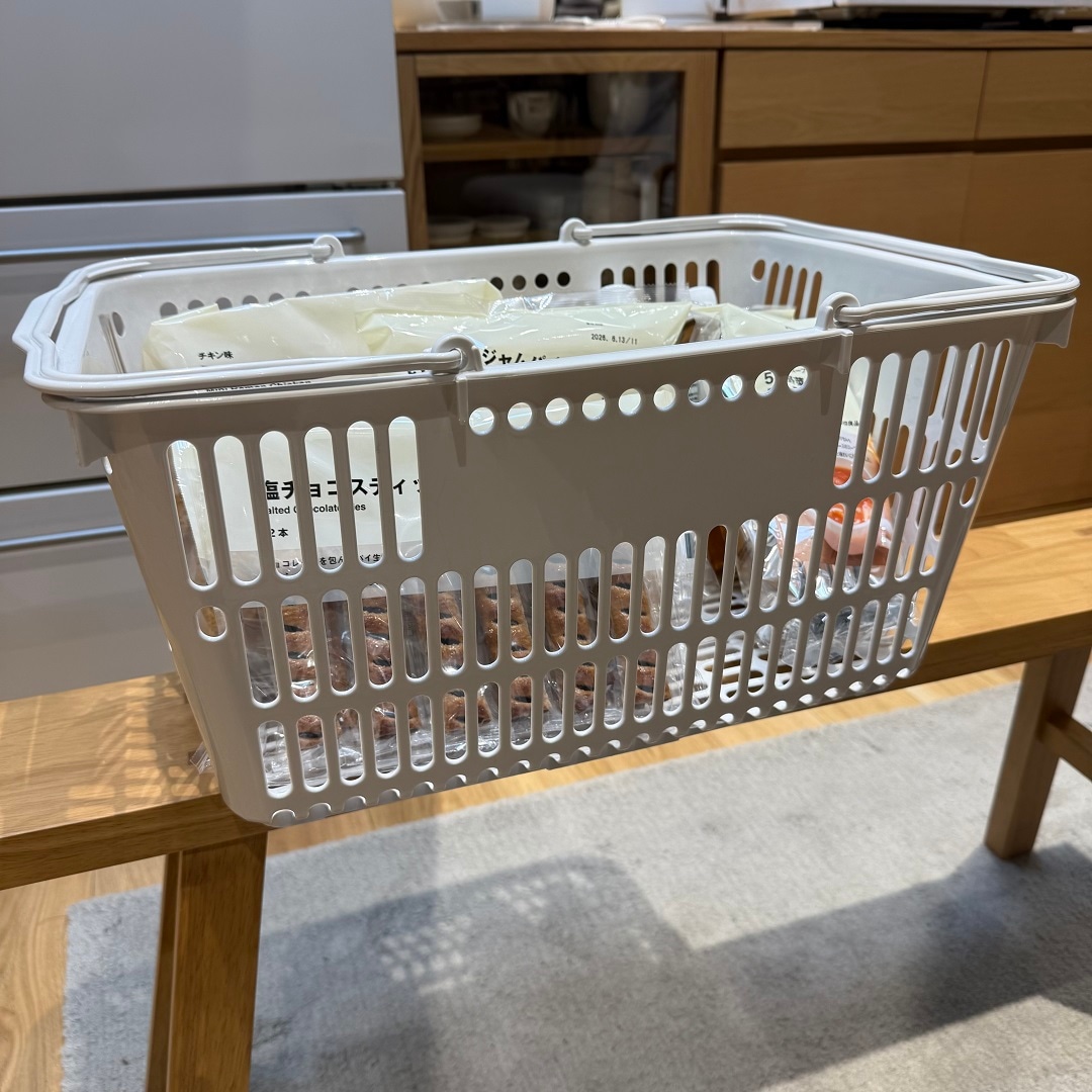 買い物かご正面から見た写真