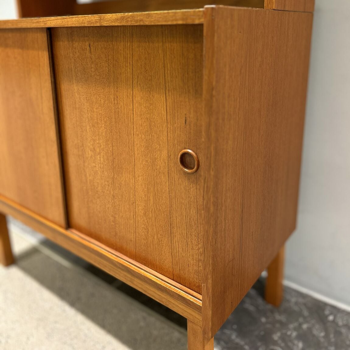 VINTAGE OPEN SHELF03