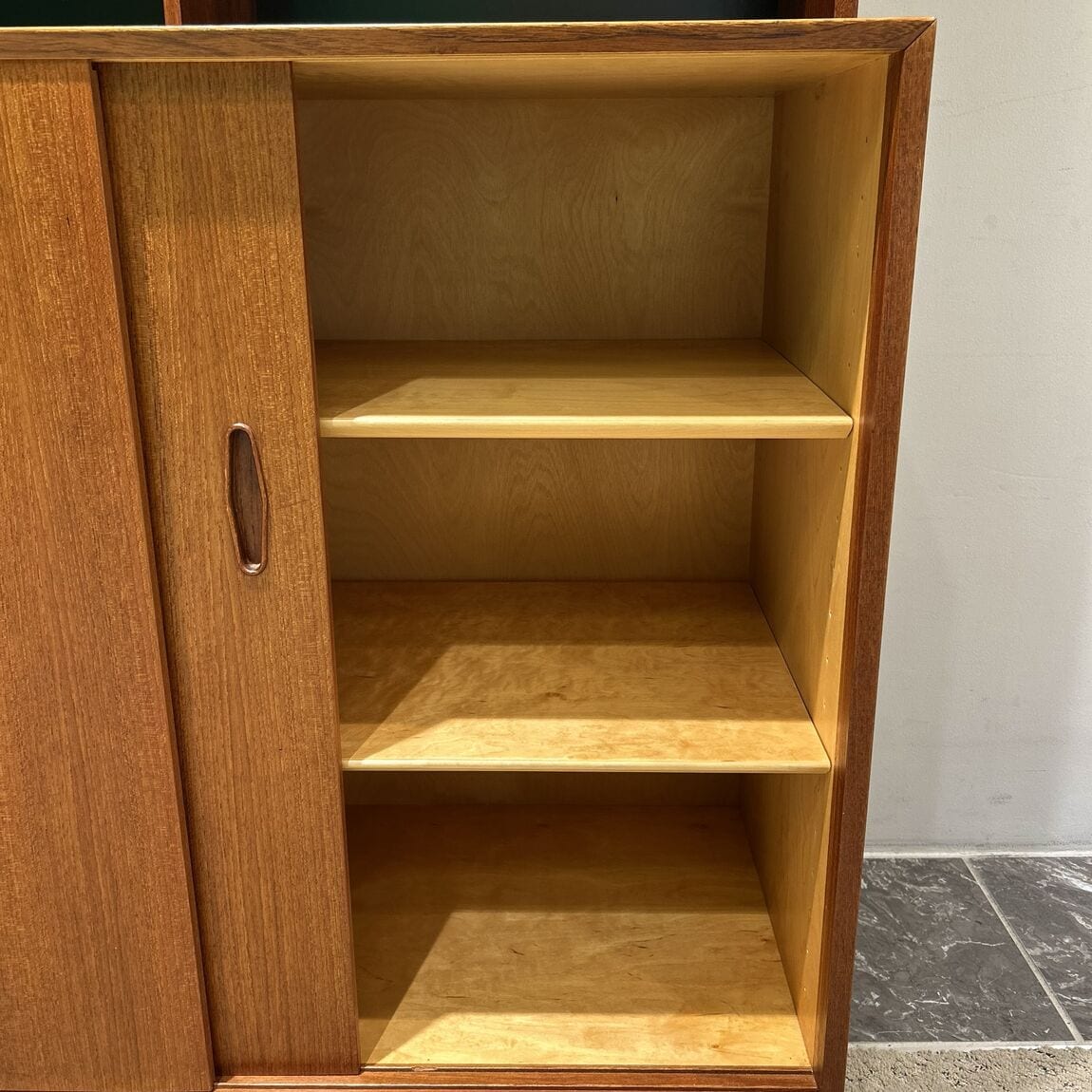 VINTAGE BOOKSHELF012