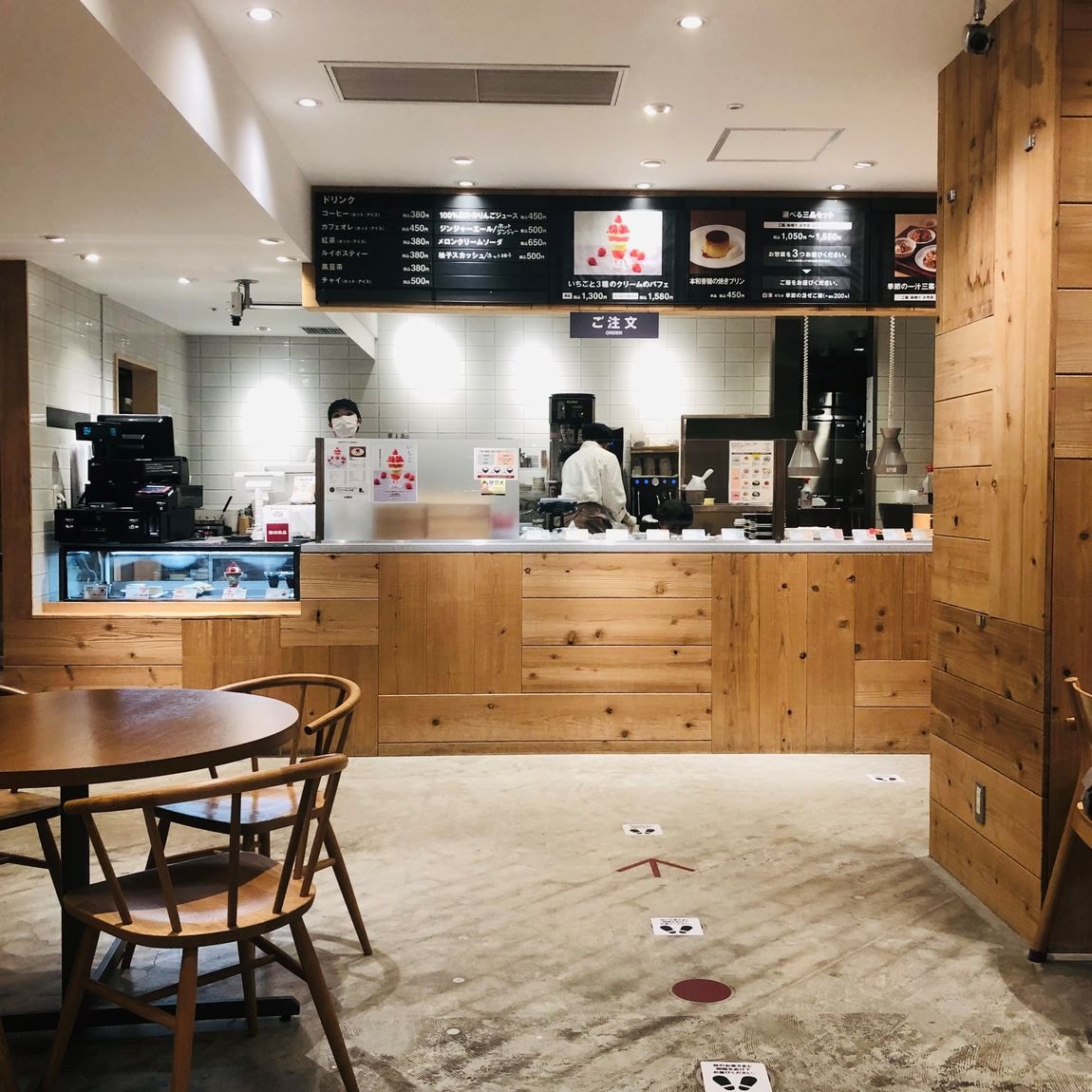 [Café＆MealMUJI近鉄四日市]店内正面