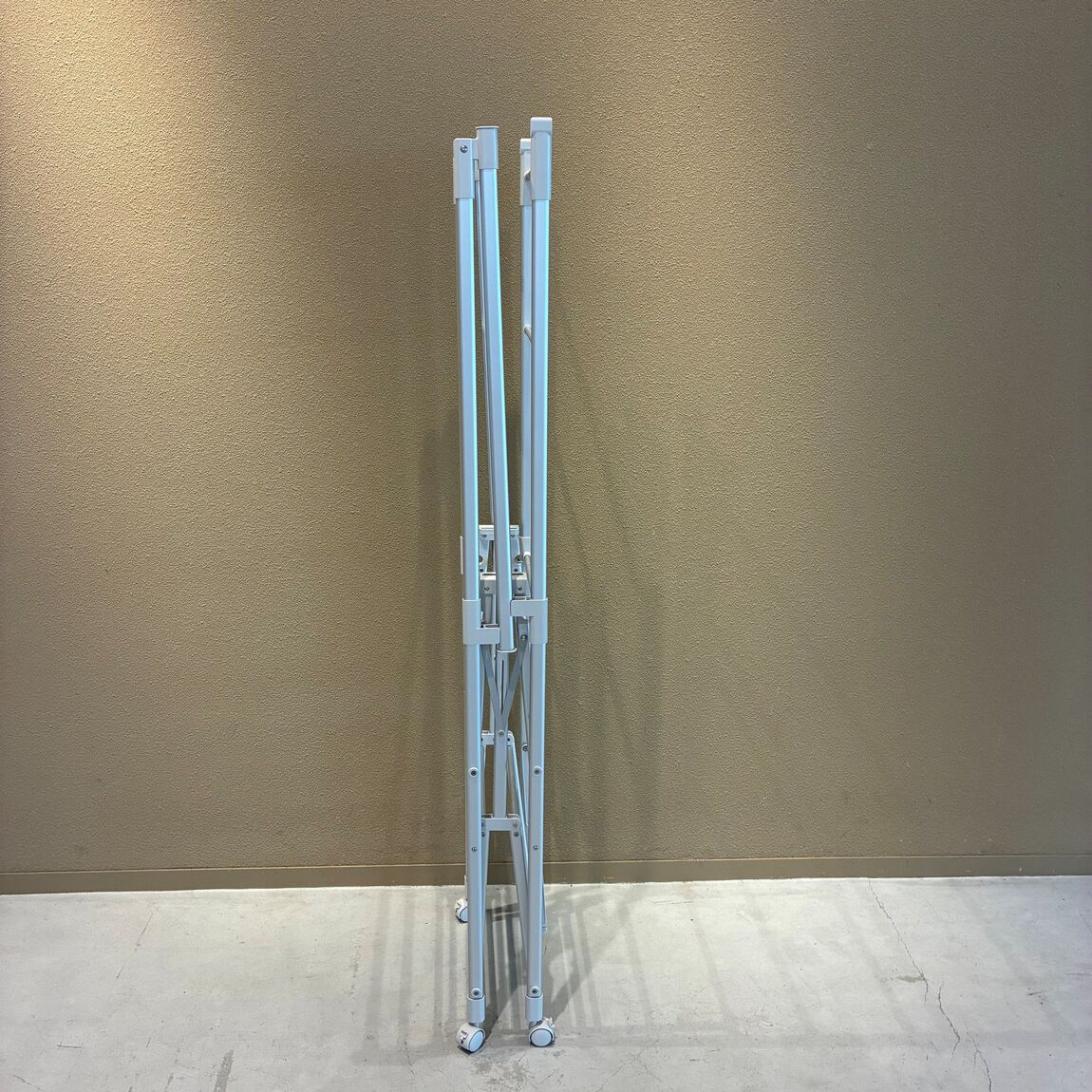 【アミコ東館】移動もラクラク物干しラック_8X9EO8