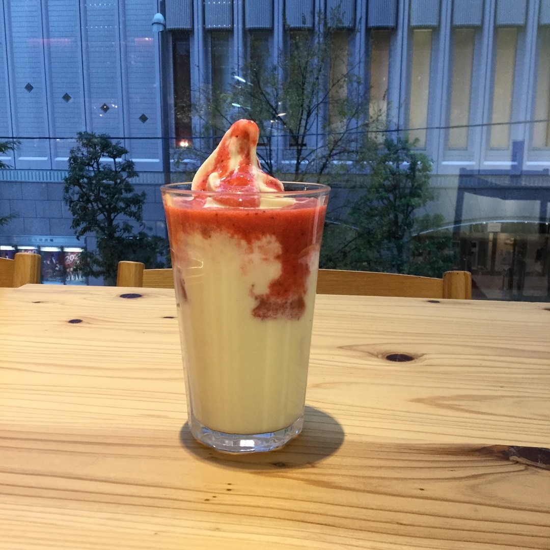 【Café&Meal MUJI日比谷】ホワイトチョコと苺のフロート