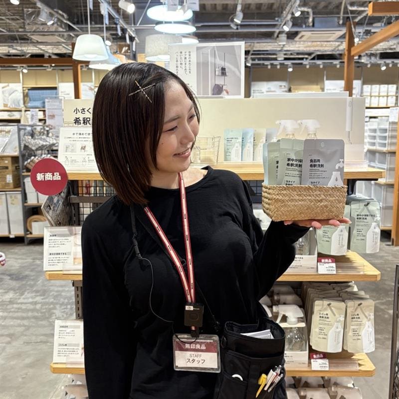 軽い希釈洗剤を持っている