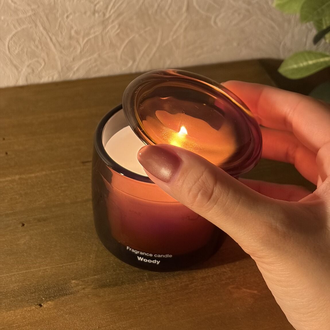 フレグランスキャンドル蓋を閉じる