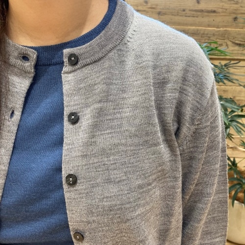 無印良品の衣服の襟元の写真