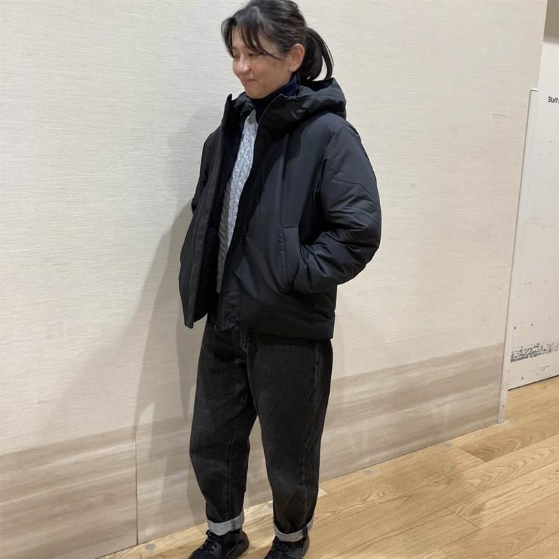 ジャケット着用のスタッフ