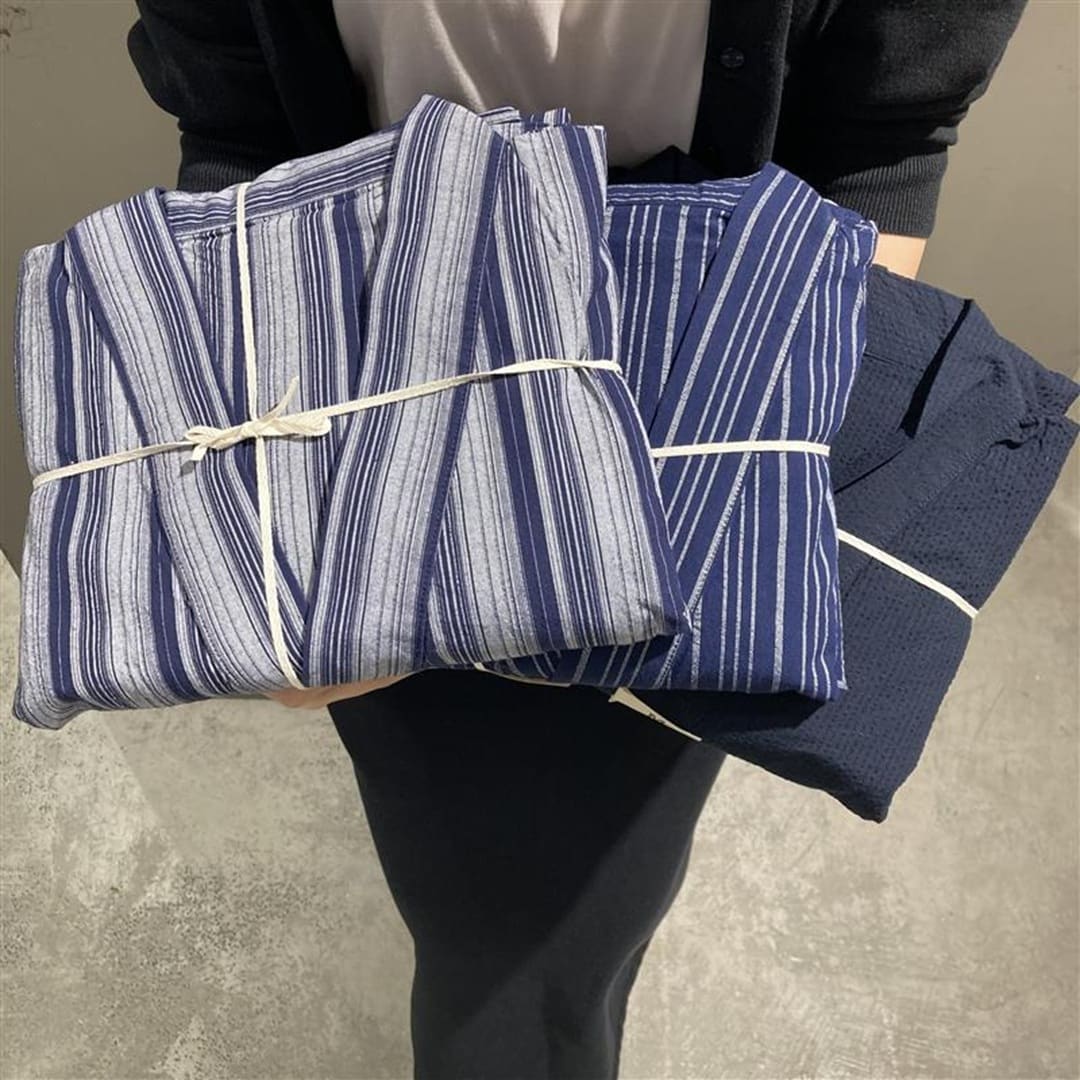 ネイビー、グレーストライプ、ネイビーストライプの３色展開です
