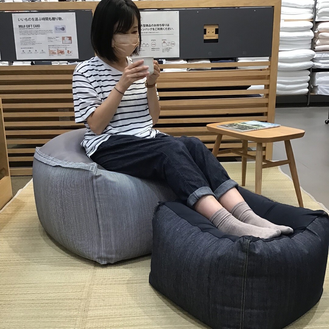 体にフィットするソファ