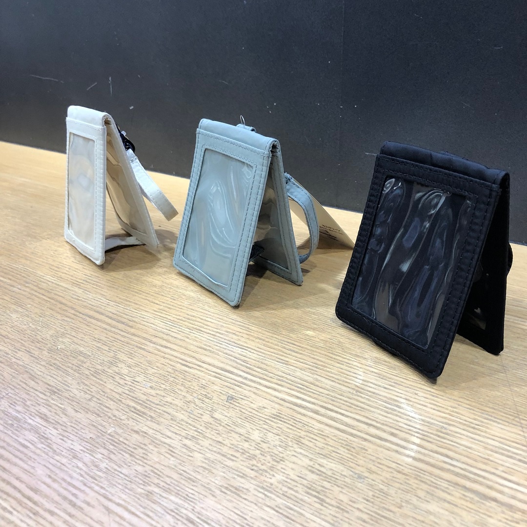 【MUJI to GO 成田国際空港第１ターミナル】普段使いや推し活にも使える「自立するカードホルダーリール付き」