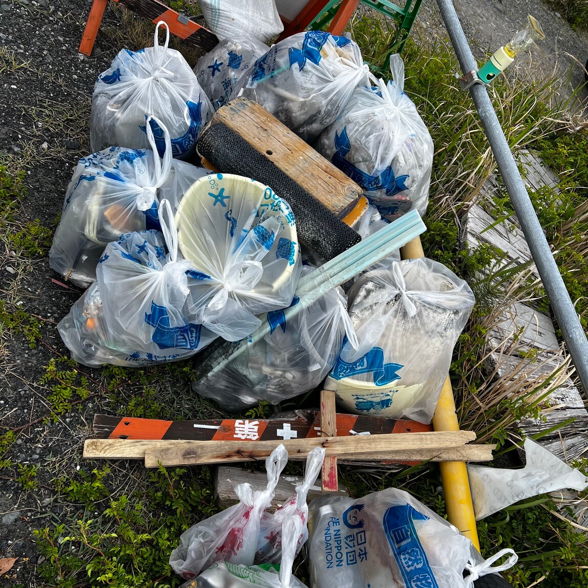 ビーチクリーンで拾ったゴミの山