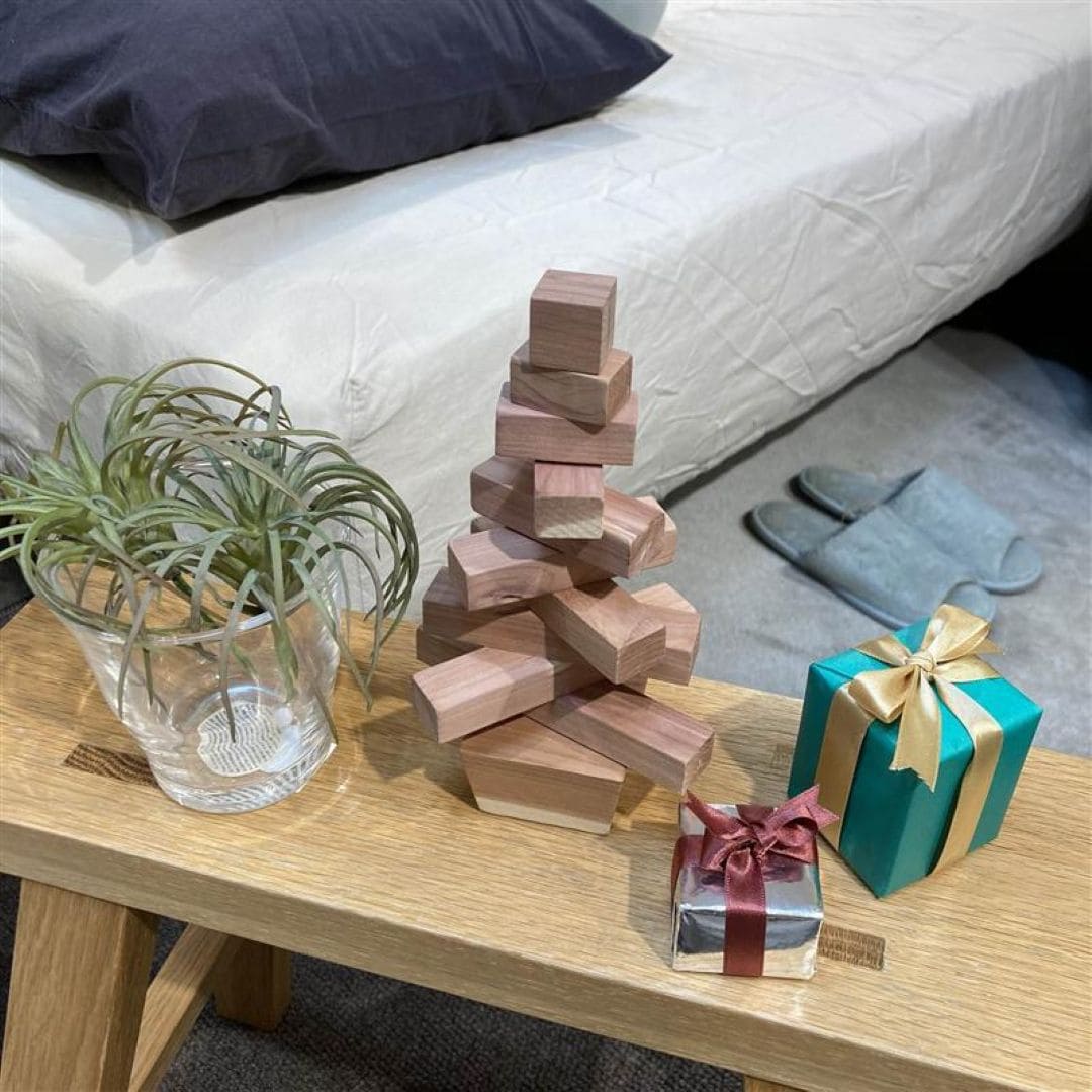 レッドシダーツリー