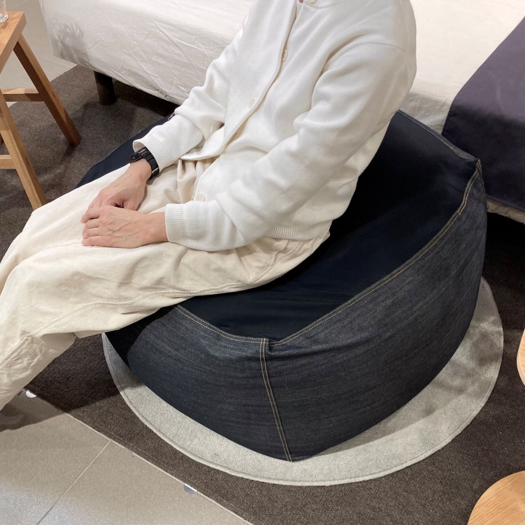 体にフィットするソファ