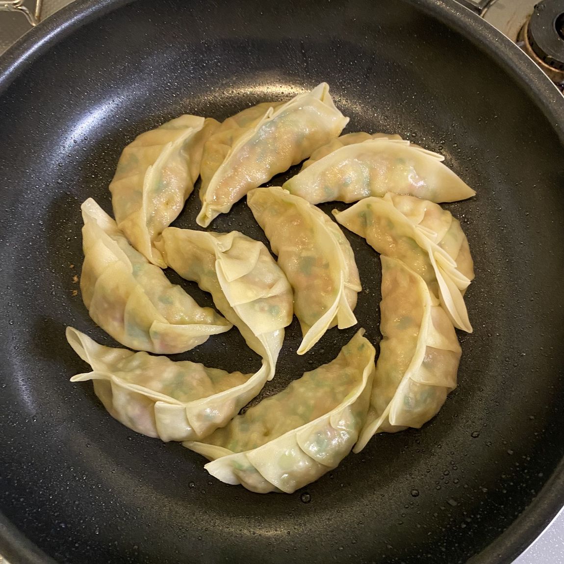 ガパオ餃子
