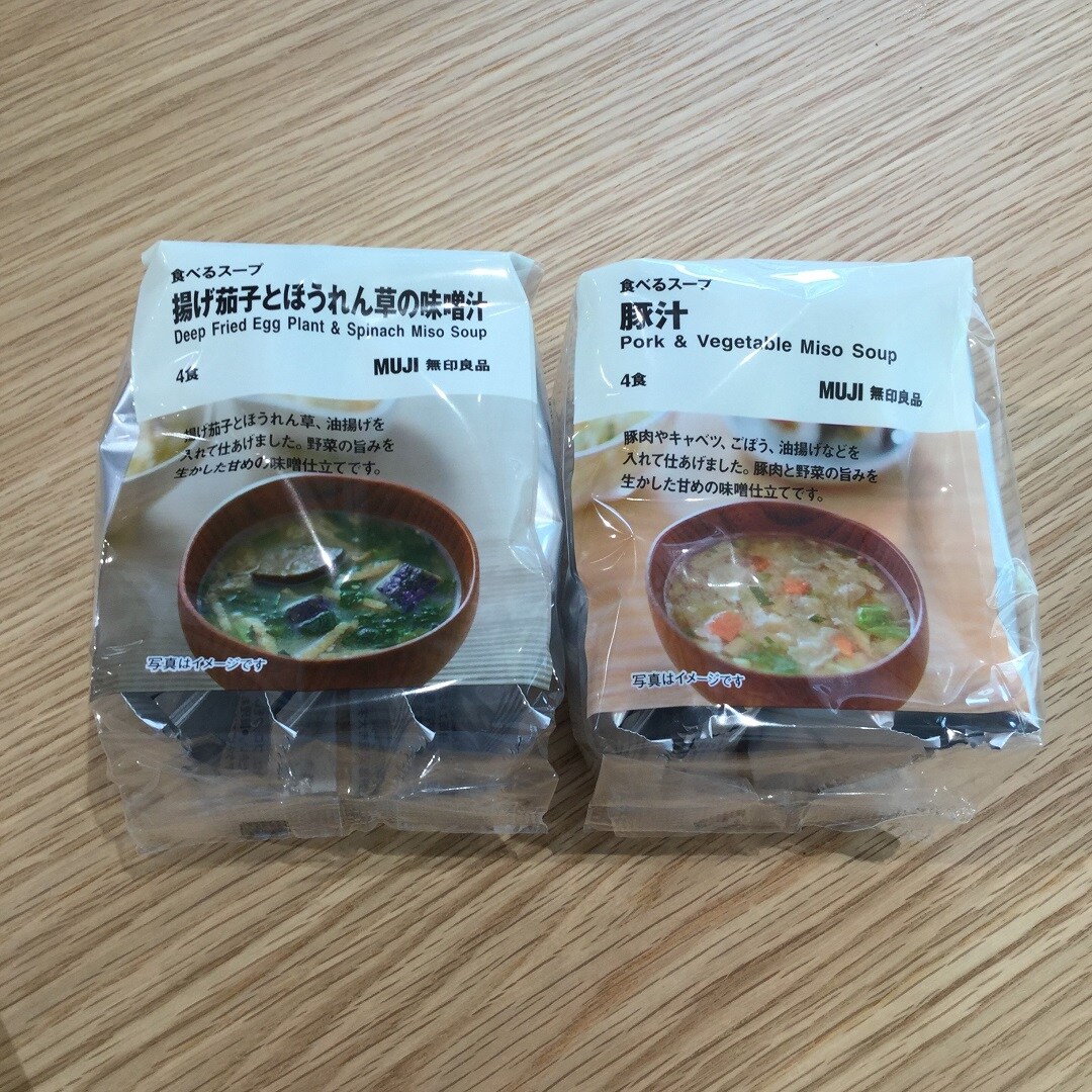 揚げ茄子とほうれん草の味噌汁と豚汁