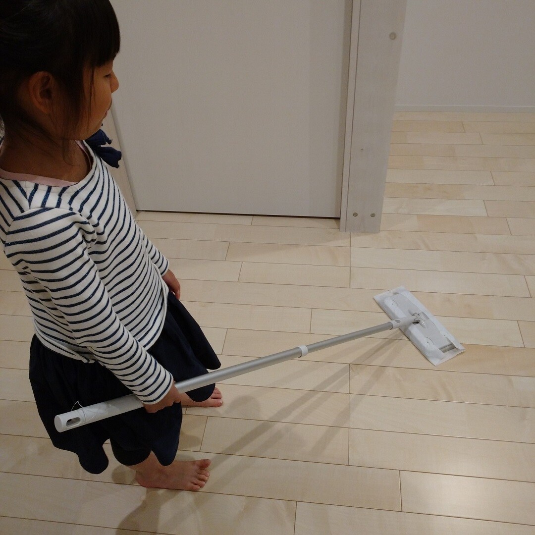 【イオンモール羽生】子供フローリング掃除