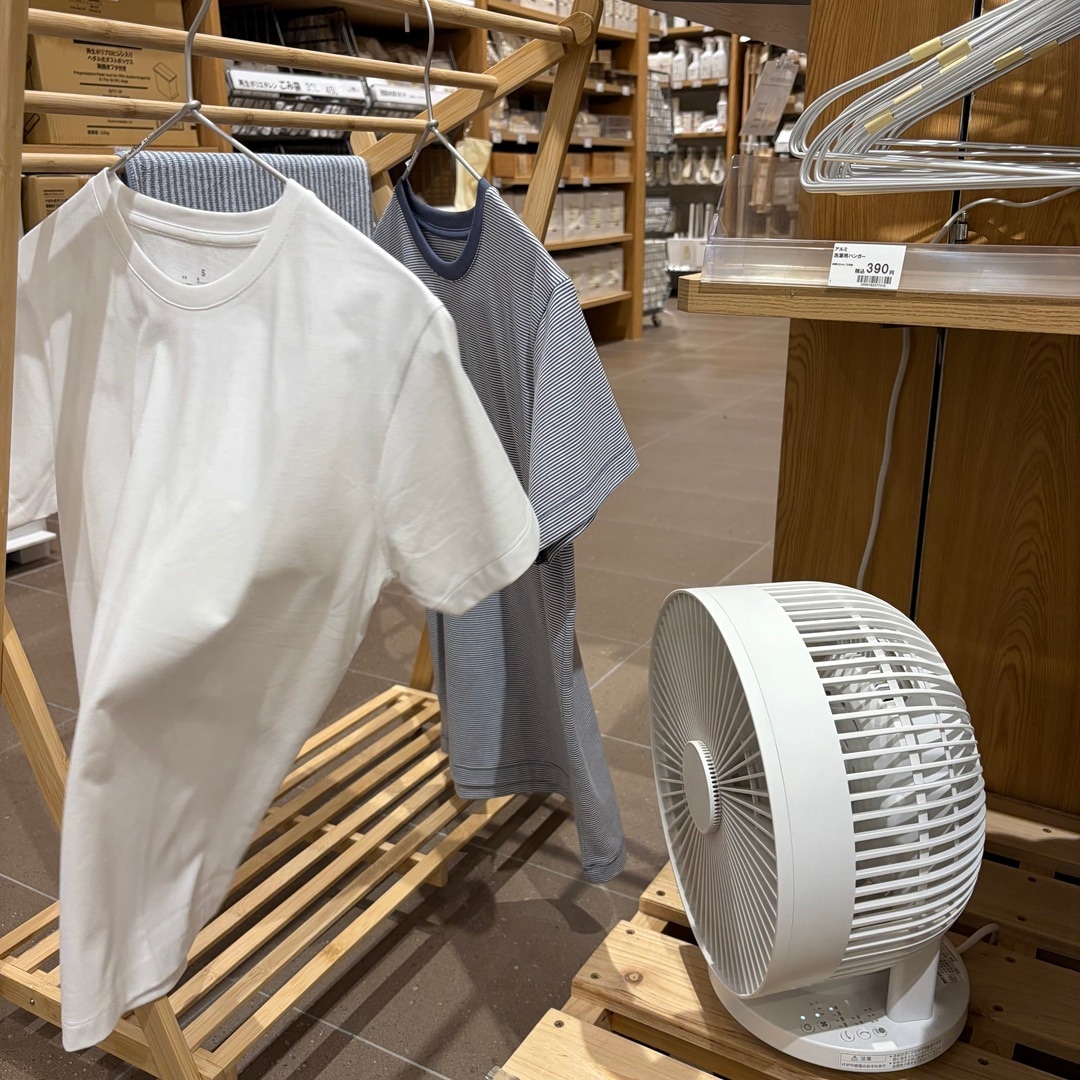 服を乾かす扇風機