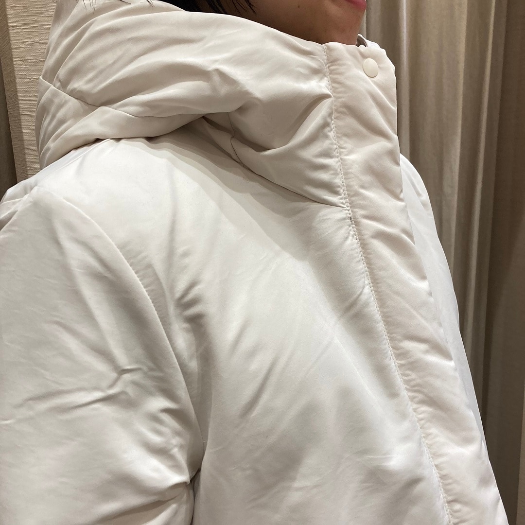 ダウンの首元のアップ