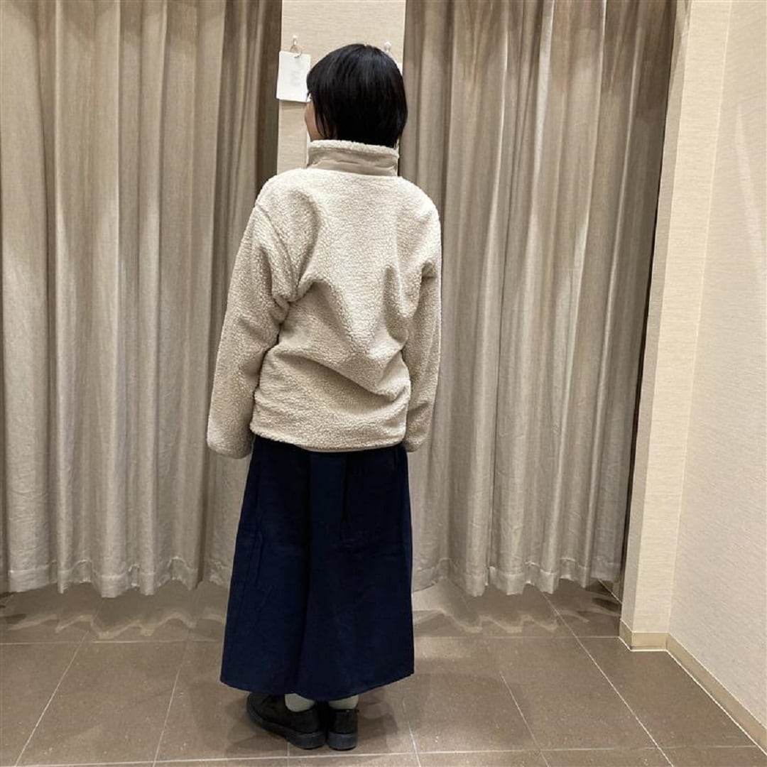 後ろからのボアフリースの着用画像