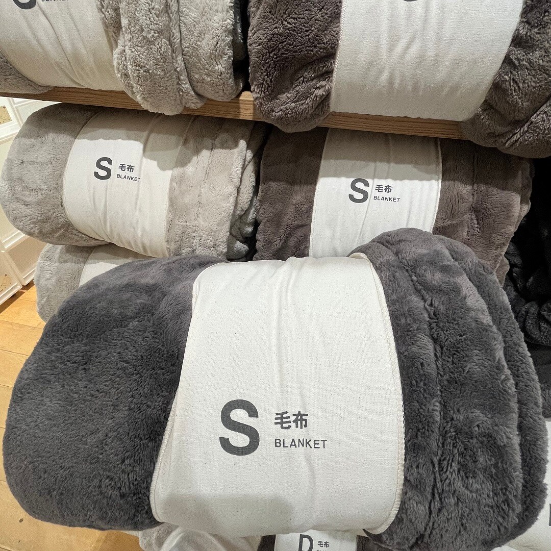アピタ阿久比　あたたかファイバー毛布