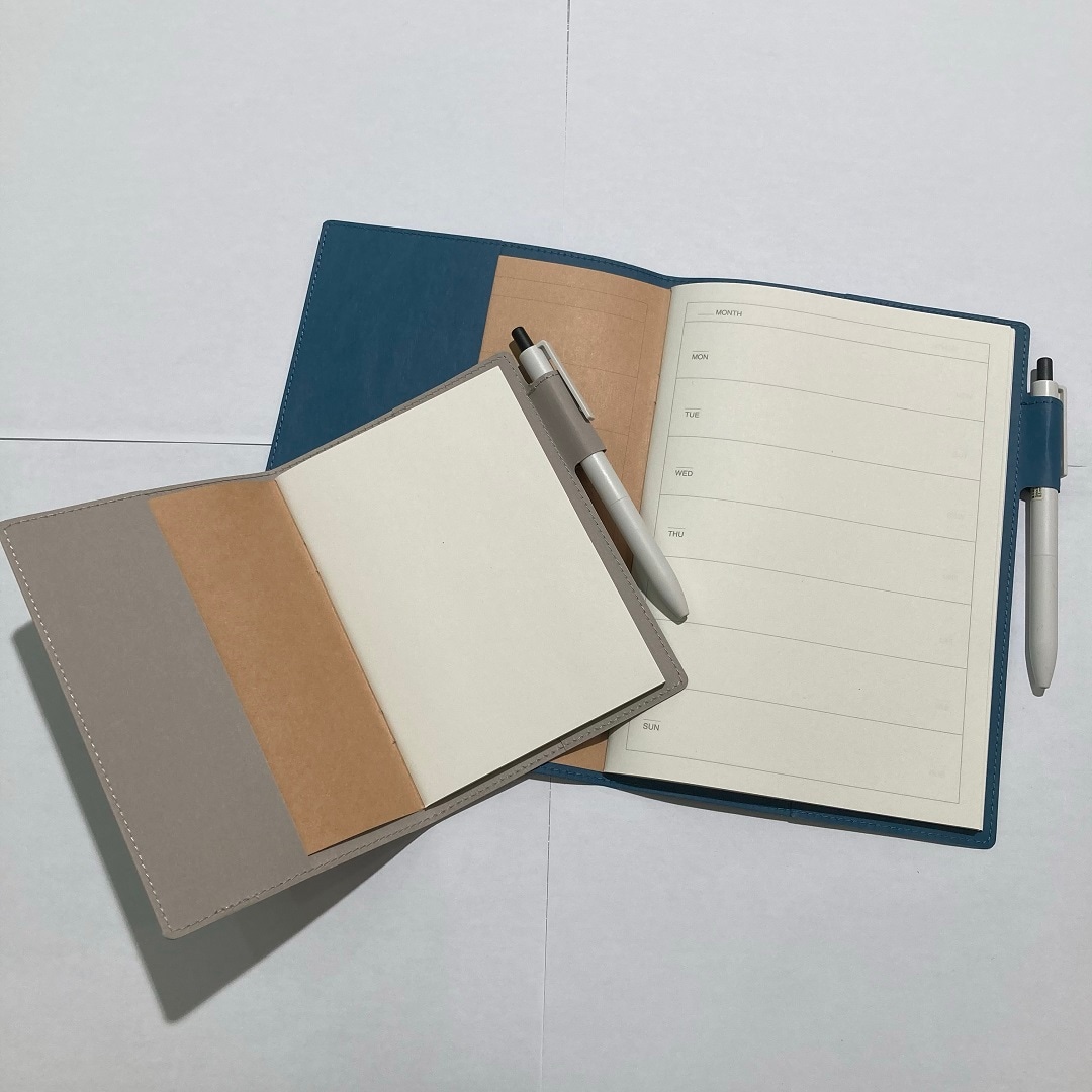 ノートカバーペンホルダー付き