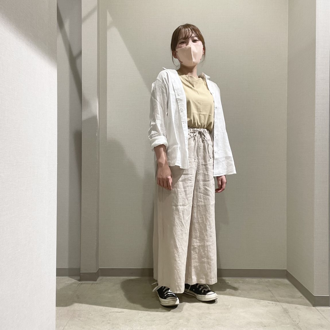 黄色のTシャツ