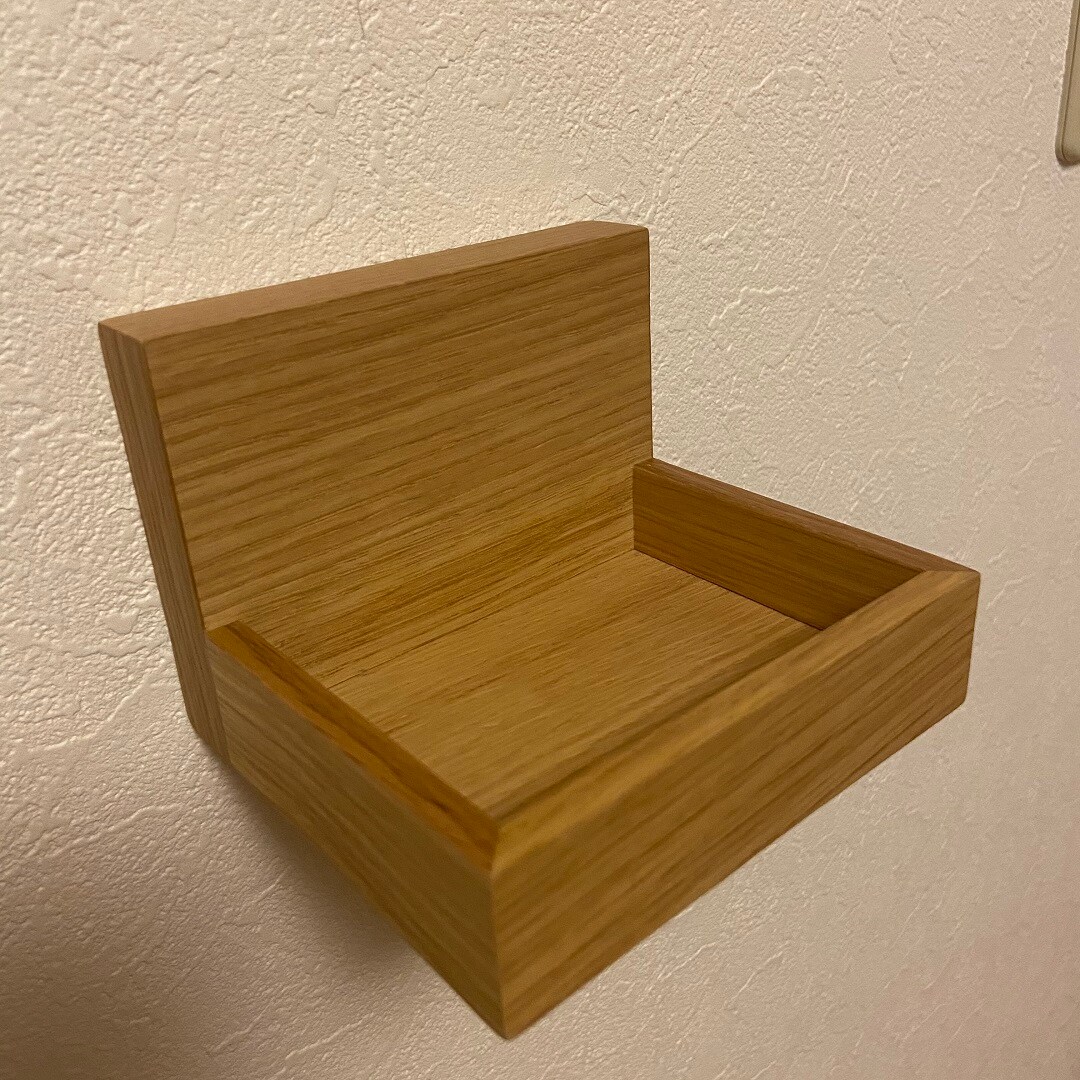 壁に付けられる家具トレー