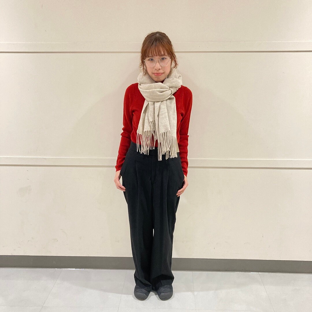 女性が立っている写真