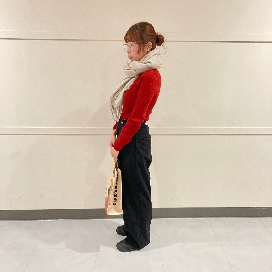 女性が立っている写真